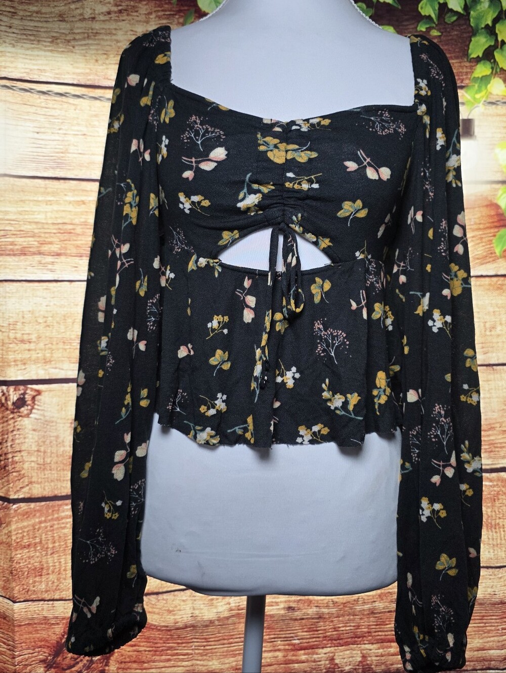 Urban Outfitters Black Floral Long-Sleeve Ruched Crop Top